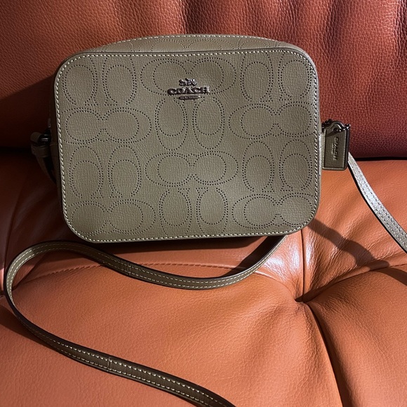 Coach Sage/olive Green Crossbody Bag like New camera bag excellent condition - Picture 2 of 7